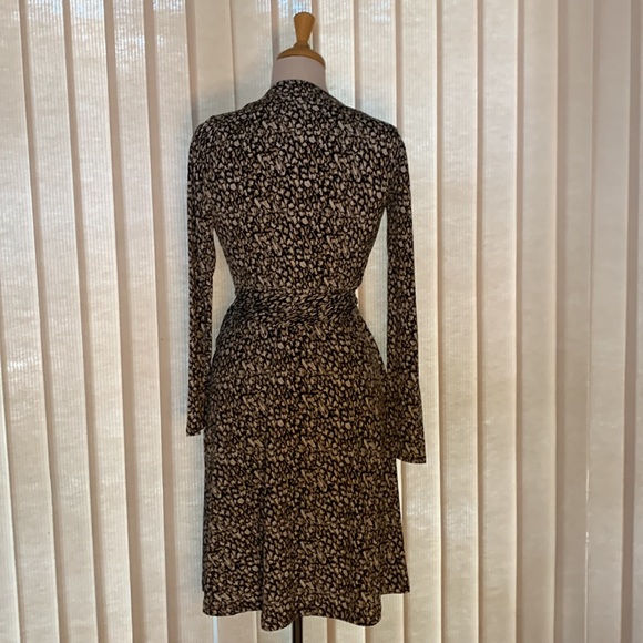 Banana Republic wrap midi dress. - Picture 3 of 3